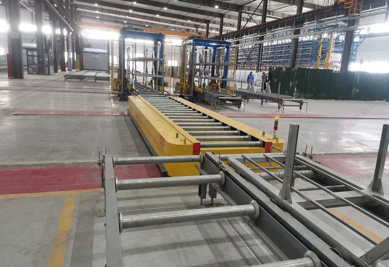 臺(tái)面加裝滾輪輸送裝置的RGV軌道小車(chē)