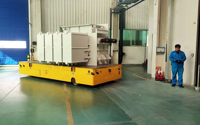 工廠內(nèi)部轉(zhuǎn)運(yùn)革新：駕駛型電動平板車 vs. 遙控?zé)o軌平車，如何抉擇？